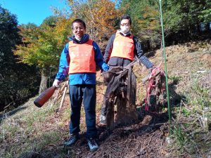 保護材撤去中に