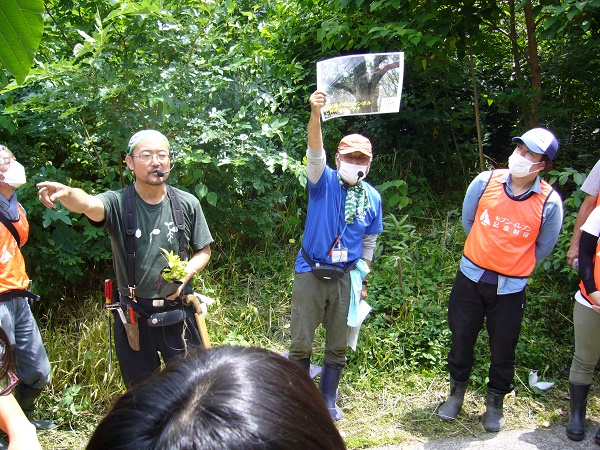 森再生の重要性を説明